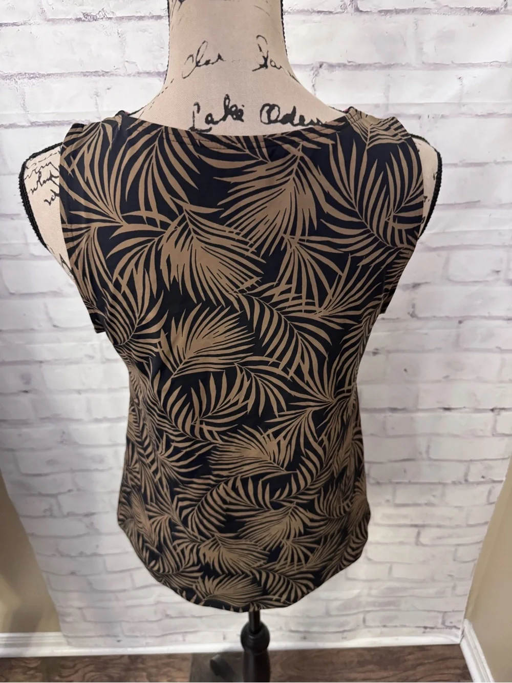 Lands’ End 12D High Neck Modest Tankini Swimsuit Top‎ Palm Leaf Brown Resort